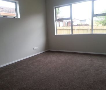 Modern 2-Bedroom Unit – Bucklands Beach - Photo 2