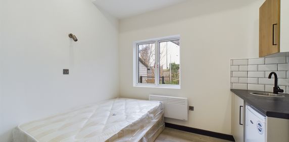 1 bed to rent in High Street, Chatham, ME4 - Photo 2