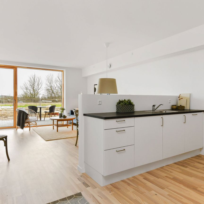 Lys toværelses bolig med egen terrasse og stort badeværelse - Photo 1