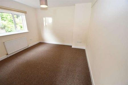 Bedroom Semi-detached House In Godalming, GU7 - Photo 3