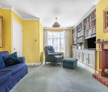 Shaftesbury Crescent, Staines-upon-thames, TW18 - Photo 2