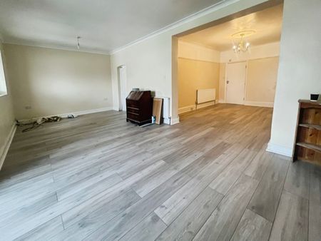 4 bedroom House To Let - Photo 4