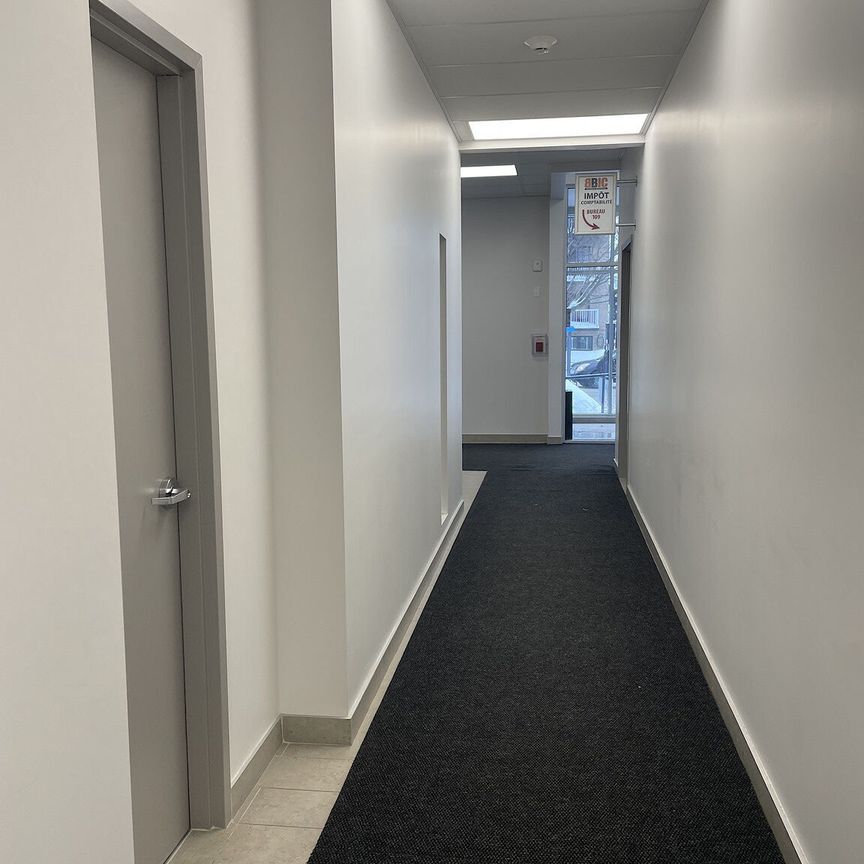 6263 Maurice Duplessis, Montréal, QC - Photo 1