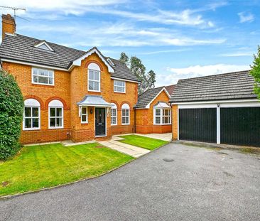 A large six bedroom detached family home to rent, towards the end o... - Photo 1