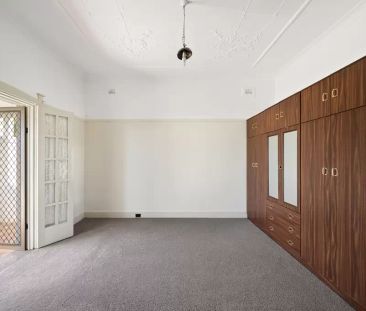 Spacious family home on sunny corner block - Photo 3