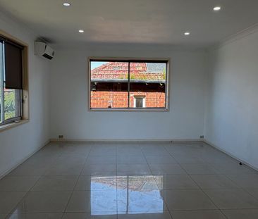 Spacious 4-Bedroom Home with Large Backyard & Separate External Cabin - Photo 6