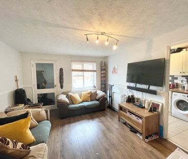 Butteridges Close RM9 6YD, Property for rent - Photo 2