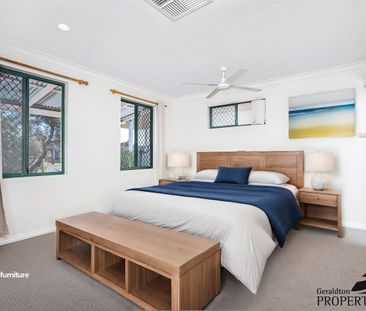 Spacious 4 x2 home with side access - Photo 5