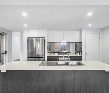 Fantastic 3 Bedroom Home - Walk to Shops! - Photo 6