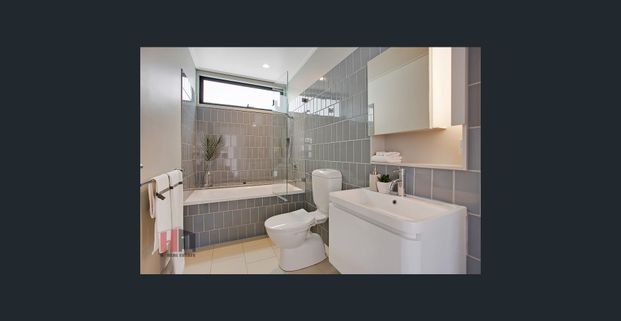 MODERN TOWNHOUSE READY TO LEASE! - Photo 1