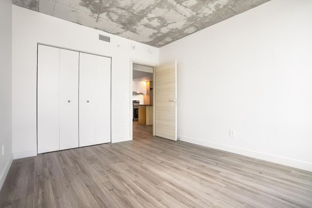 900 St-Jacques, Montréal, QC - Photo 1