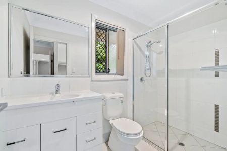 “Private and Modern Three Bedroom Townhouse” - Photo 4