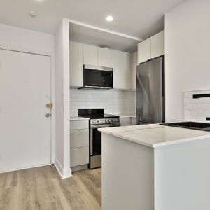 Spacious 3.5 Apartment In Villeray - Photo 3