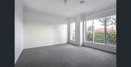 Spacious, Low-Maintenance Living Just Minutes from Shops & School - Photo 4