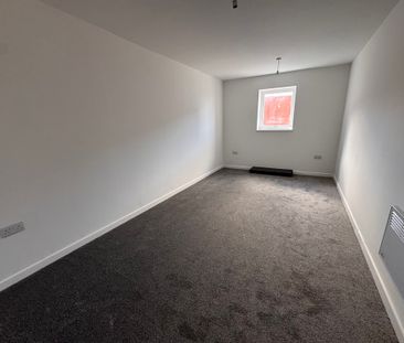 Broadmeadow Flats, Warstones Drive, Wolverhampton - Photo 1