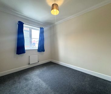Richards Field, Chineham, RG24 - Photo 3