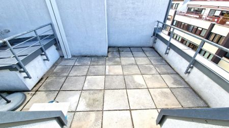 ERSTBEZUG nach Sanierung: 4-Zimmer DG-Terrassenwohnung - Grenze 9.Bezirk - U6 Nähe!! - Photo 5