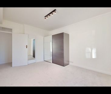 1 Bed Flat, Heathway Court, NW3 - Photo 5