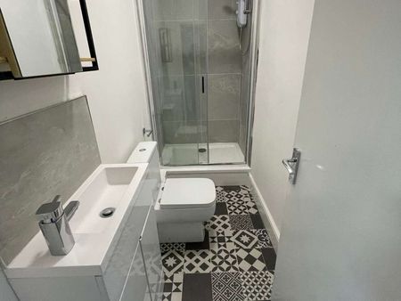 Claremont Avenue Room 3 - Photo 3