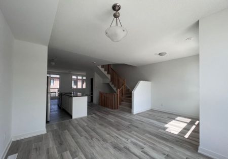 For Lease - 45 Red Maple Lane, Barrie, Ontario - Photo 2