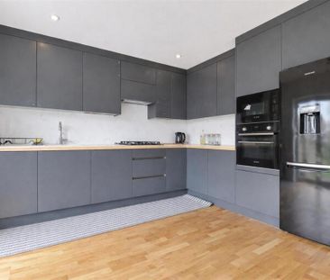 House share to rent - Photo 2