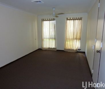Three Mega Bedrooms! - Photo 3