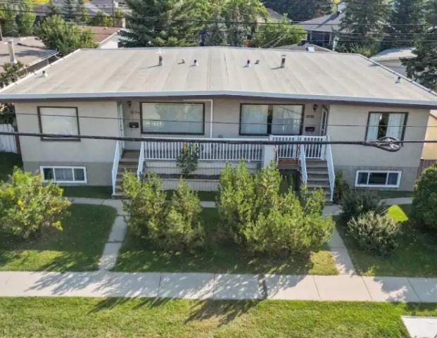 FULLY RENOVATED | 2 BED , 1 BATH | RUTLAND-PARK SW | 3734 37 Street Southwest, Calgary - Photo 1