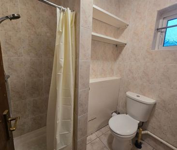 4 Bed Flat, Stockwell Road, SW9 - Photo 3