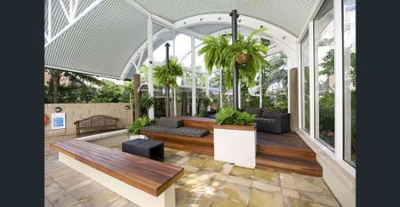 Luxury 1 Bed Apartment in The Elan. - Photo 2