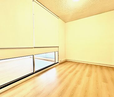 Renovated one bedroom unit with timber floors throughout in heart of Bondi Junction - Photo 4