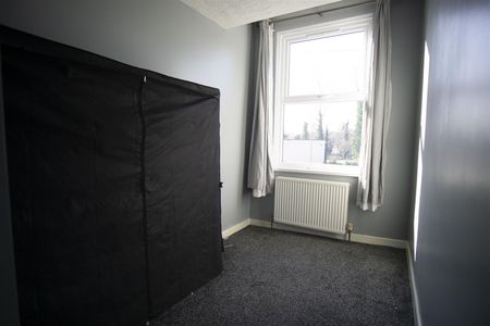 2 Bed House To Let on Kingswood Street, Preston - Photo 3