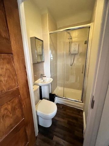 6 bedroom end of terrace house to rent - Photo 5