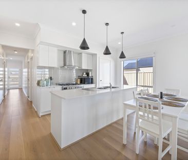 MODERN CO-LIVING PROPERTY - THREE ROOMS AVAILABLE - Photo 2