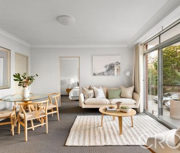 Light & Bright Renovated One Bedroom Apartment - Photo 4