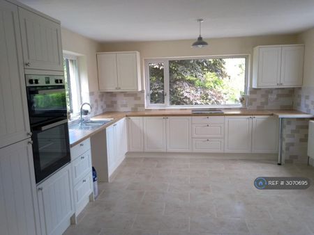 3 bedroom detached house to rent - Photo 3