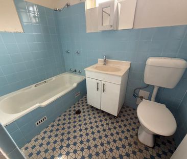 " Ground floor 2 bedroom Unit " - Photo 6