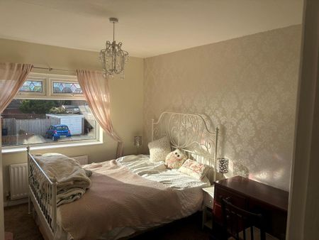 3 bedroom semi-detached house to rent - Photo 5