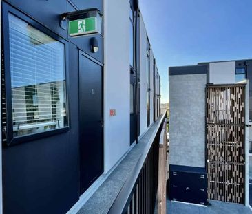**Fully Furnished Modern Apartment** - Photo 5