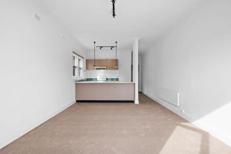 Two Bedroom Apartment Close to Beach - Photo 2