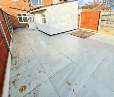 3 bedroom terraced house to rent - Photo 4