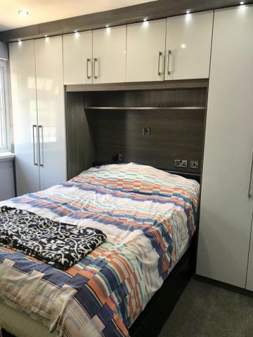 Cranford Lane, Hayes - Photo 2