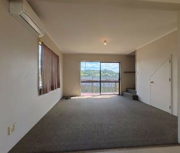 3 Beddie house central Massey - Photo 1