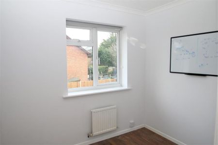 2 bedroom end of terrace house to rent - Photo 3