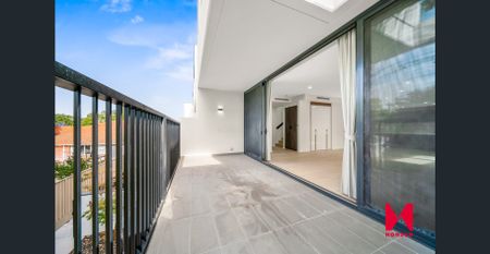 Premium Living in Nedlands - Like NEW 3 Bedroom Luxury Home - Photo 5