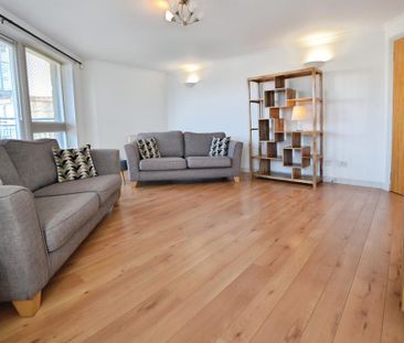 3 bedroom flat to rent - Photo 2
