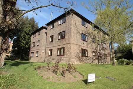 Calluna Court, Woking - Photo 3