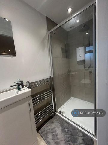 4 bedroom terraced house to rent - Photo 3