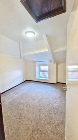 3 bedroom flat to rent - Photo 4