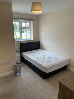1 bedroom in a house share to rent - Photo 1