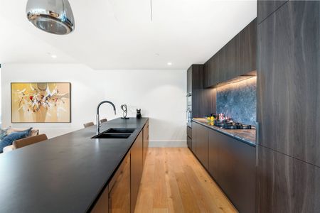 Private Luxury Living with Panoramic City, Bay & Lake Views - Photo 5